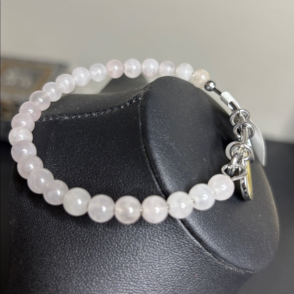 NWT Elegant Rose Quartz Heart Silver Heart Charm Bangle Bracelet Engraving - Picture 4 of 6